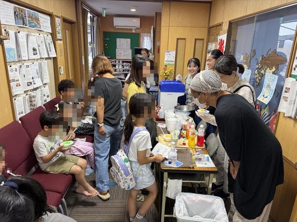 English Time for Kids でかき氷を楽しむ子供たち